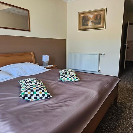 Bed And Breakfast Restaurant Dp Donji Zvecaj Bagian luar foto