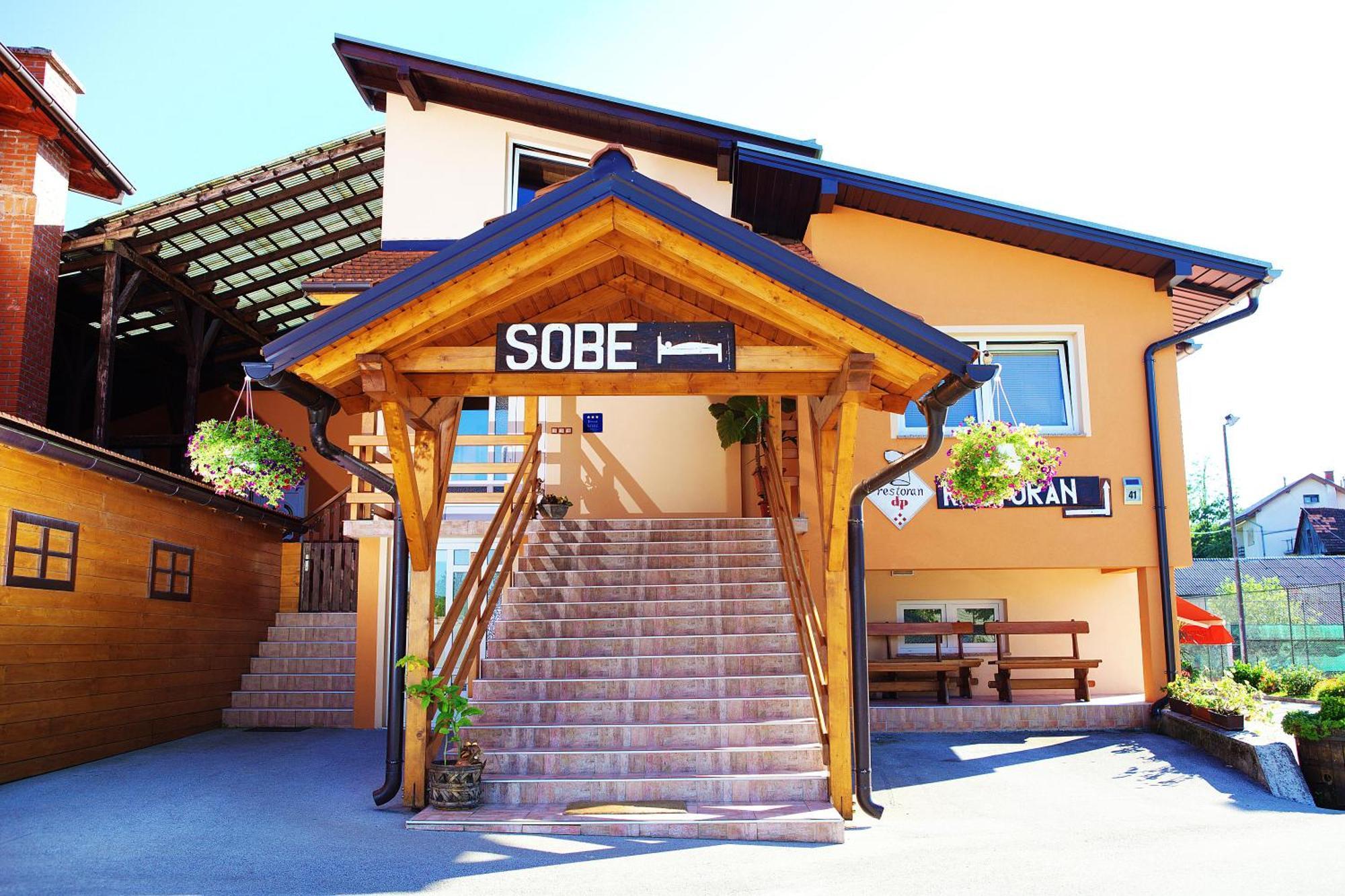 Bed And Breakfast Restaurant Dp Donji Zvecaj Bagian luar foto