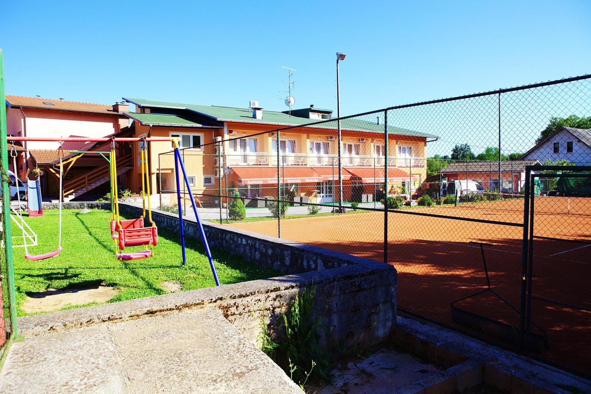 Bed And Breakfast Restaurant Dp Donji Zvecaj Bagian luar foto