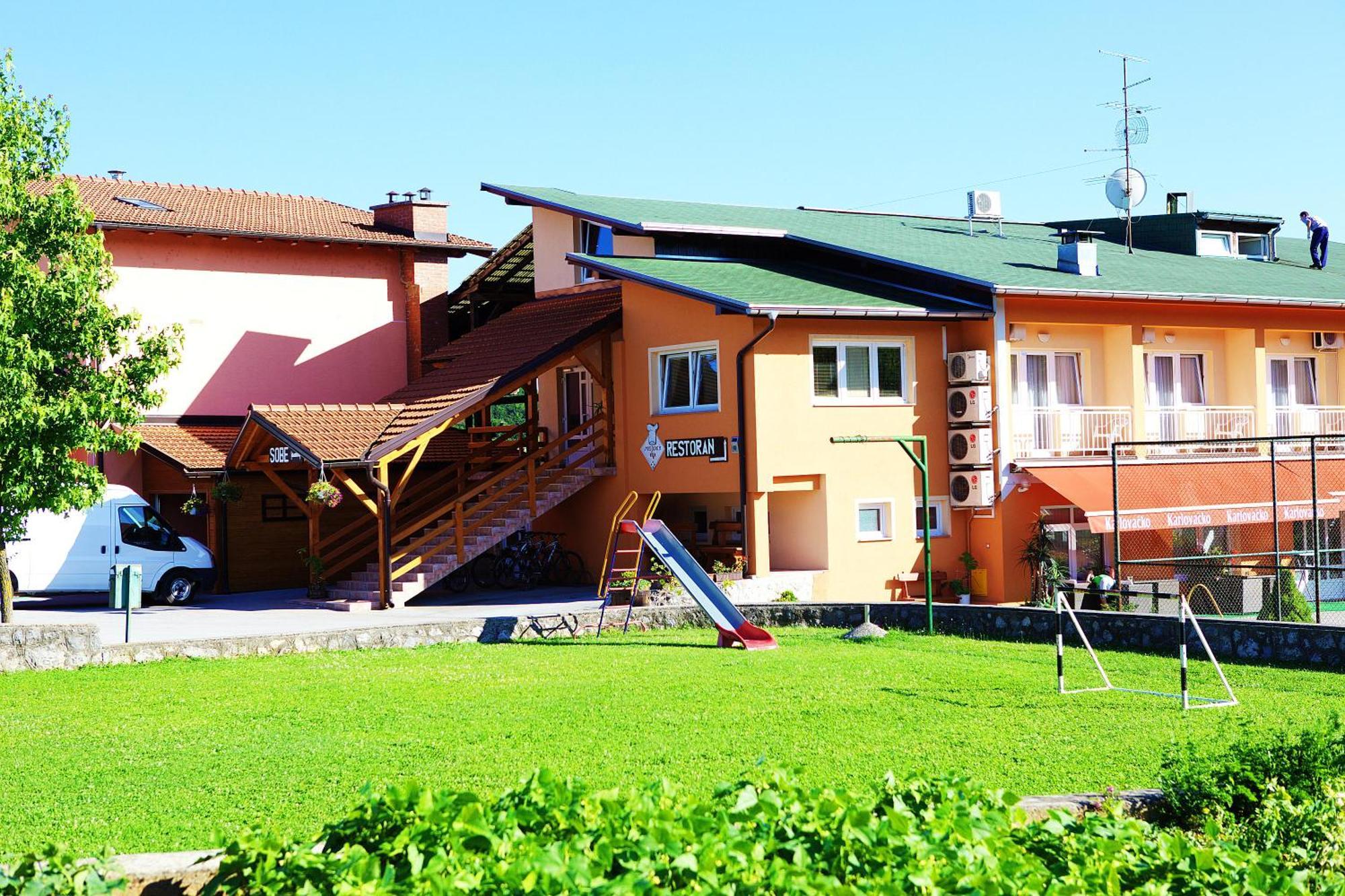 Bed And Breakfast Restaurant Dp Donji Zvecaj Bagian luar foto