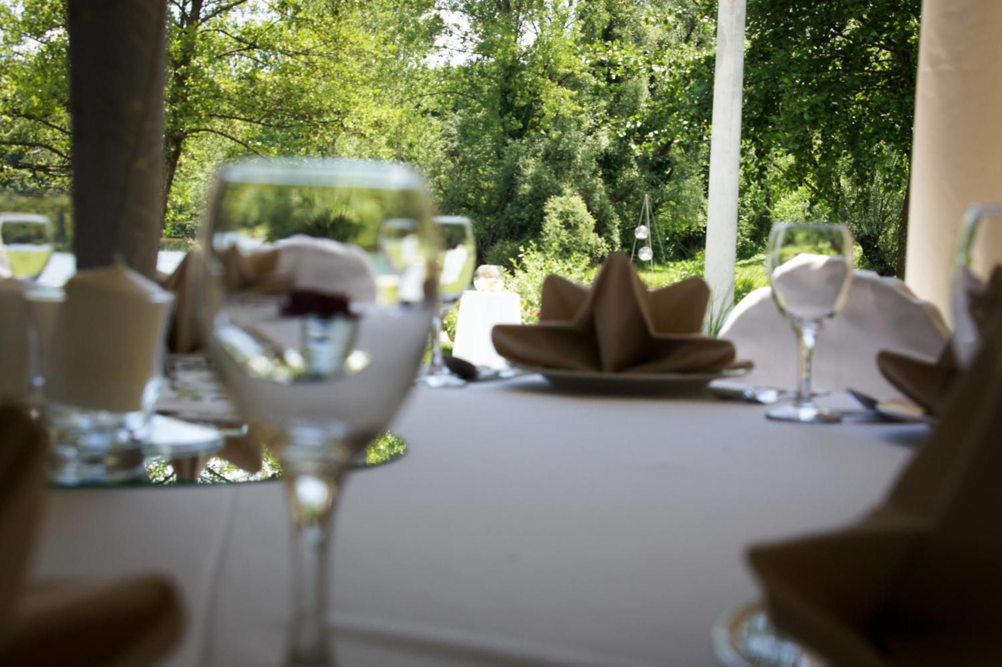 Bed And Breakfast Restaurant Dp Donji Zvecaj Bagian luar foto