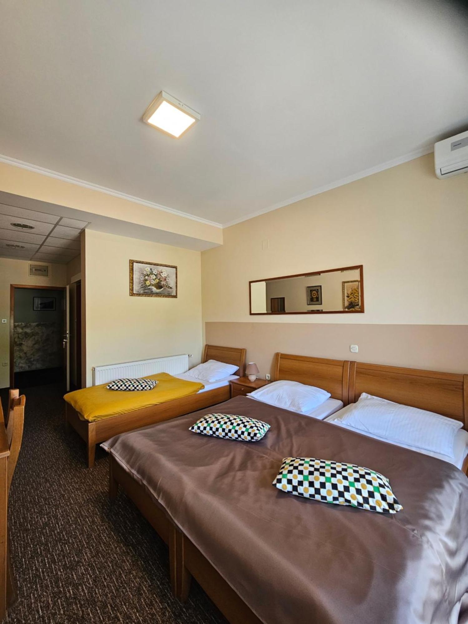 Bed And Breakfast Restaurant Dp Donji Zvecaj Bagian luar foto