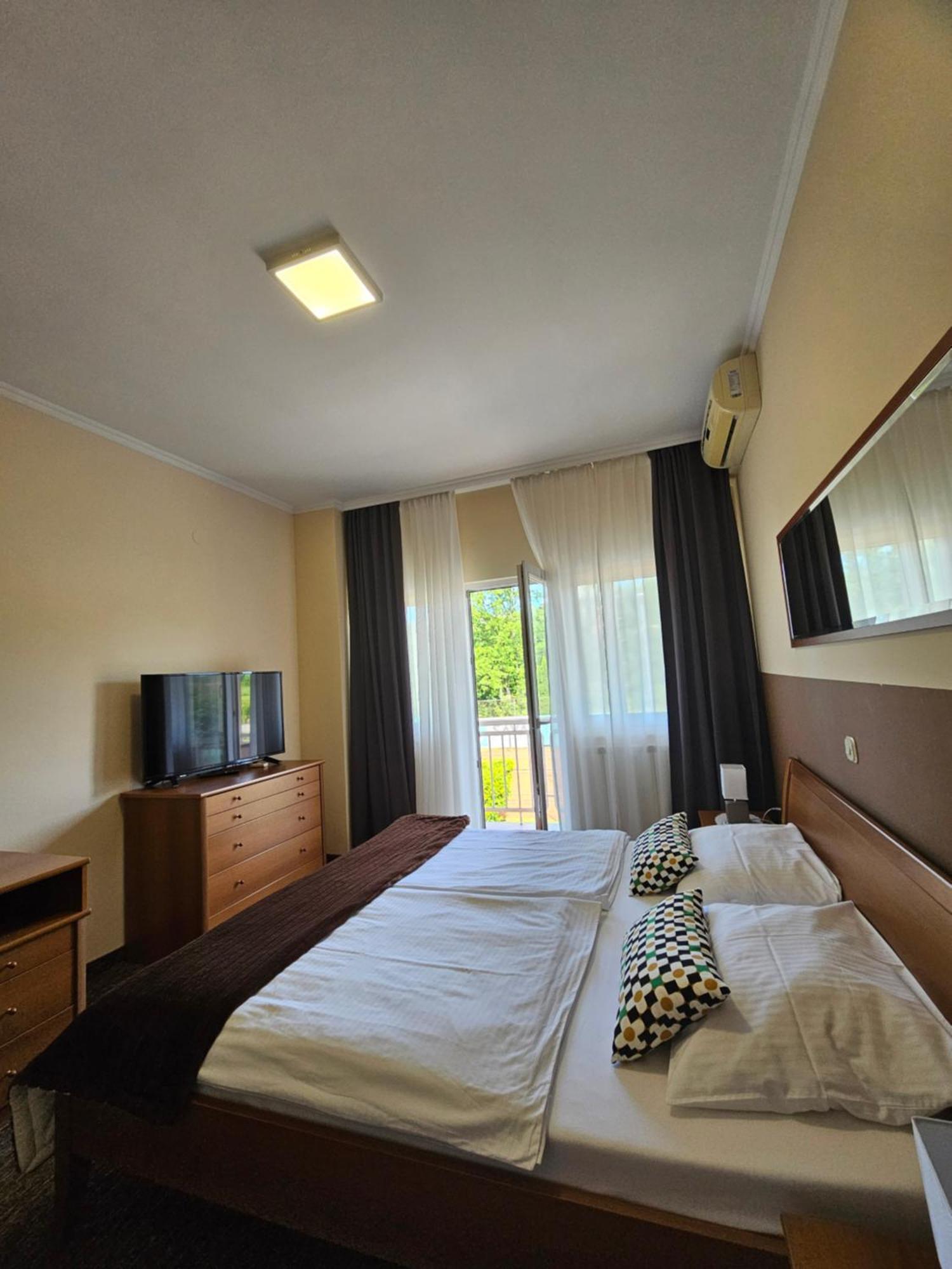 Bed And Breakfast Restaurant Dp Donji Zvecaj Ruang foto