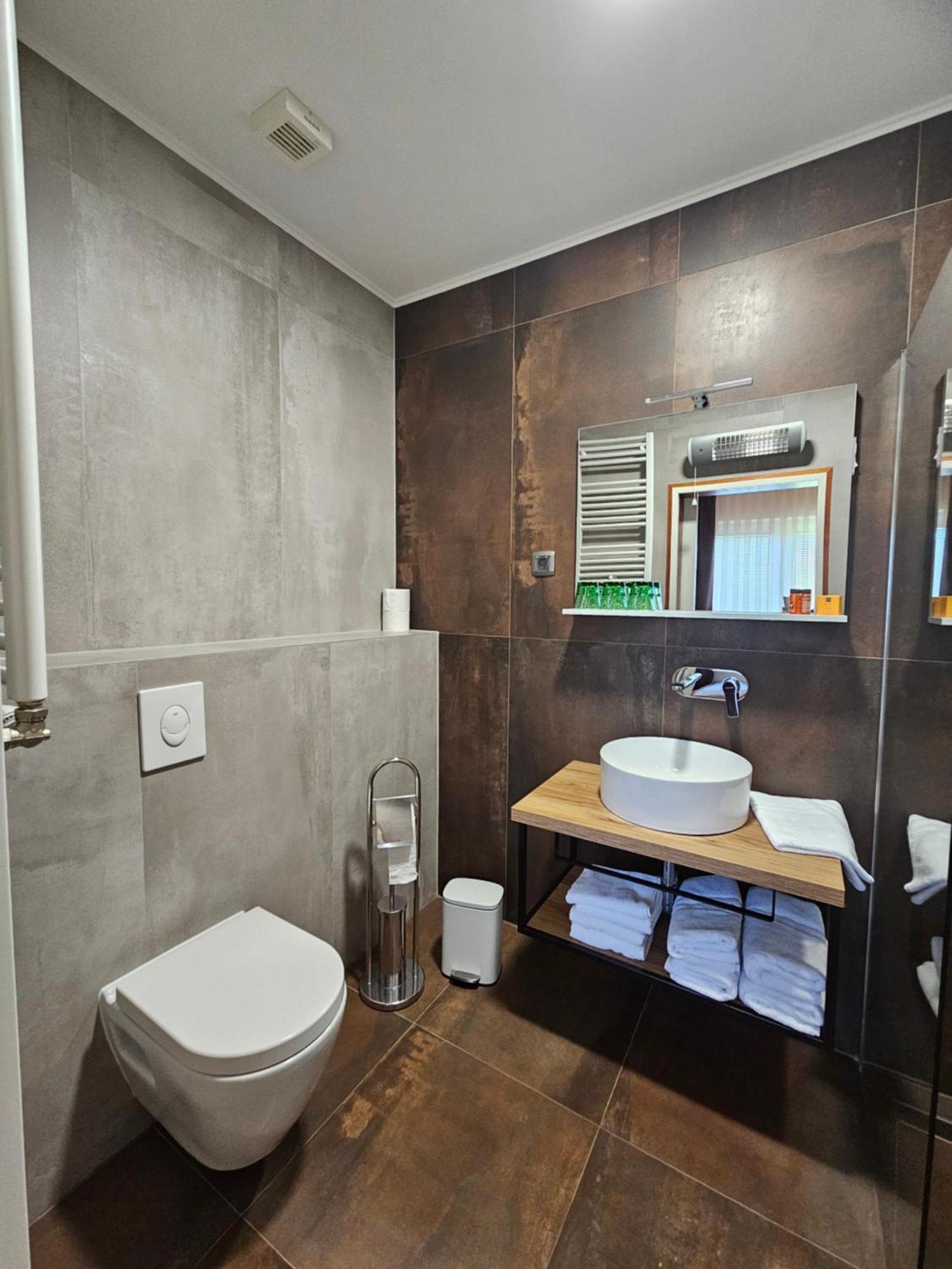 Bed And Breakfast Restaurant Dp Donji Zvecaj Bagian luar foto