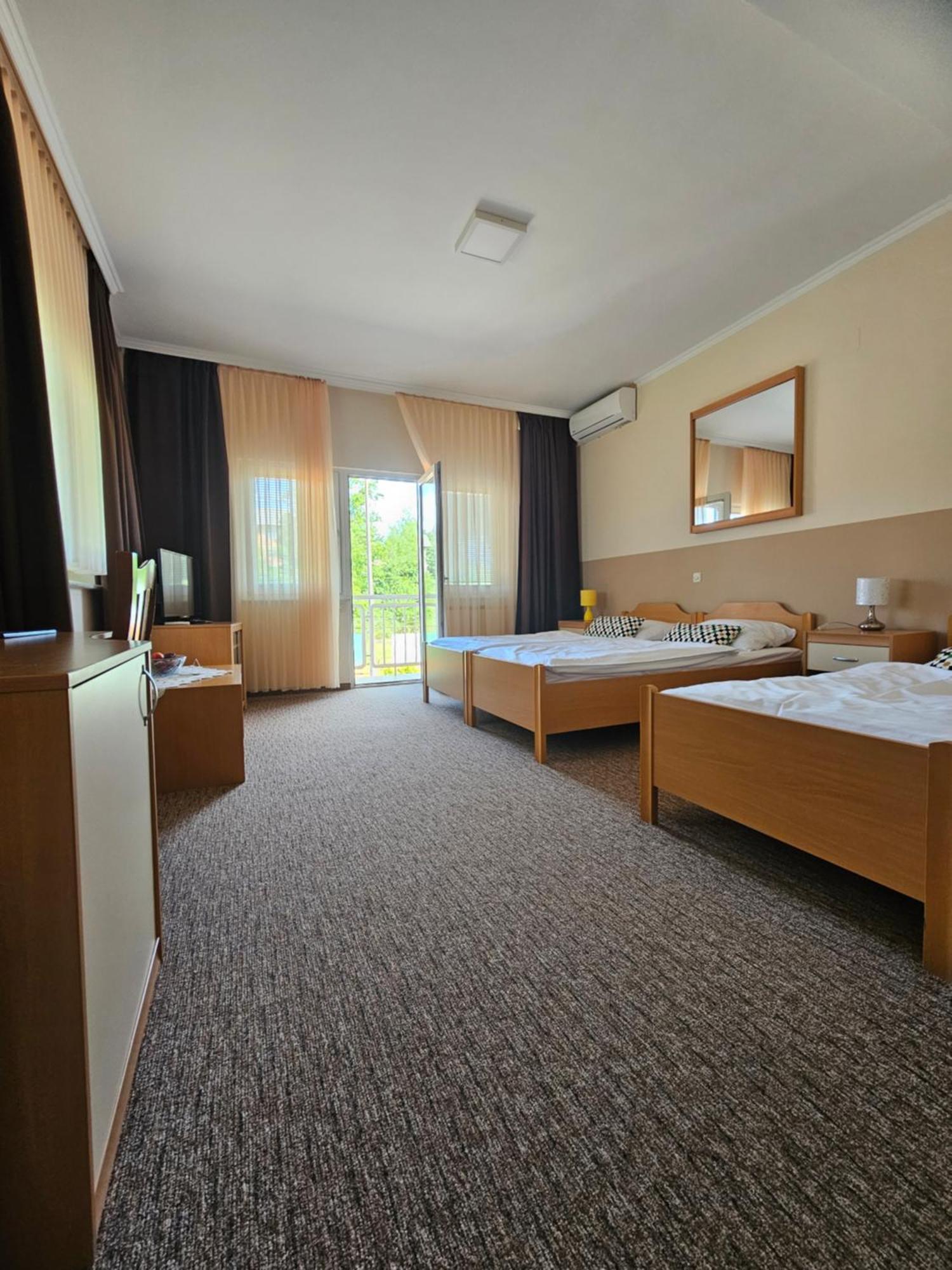 Bed And Breakfast Restaurant Dp Donji Zvecaj Bagian luar foto