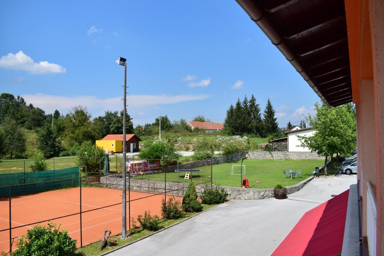 Bed And Breakfast Restaurant Dp Donji Zvecaj Bagian luar foto